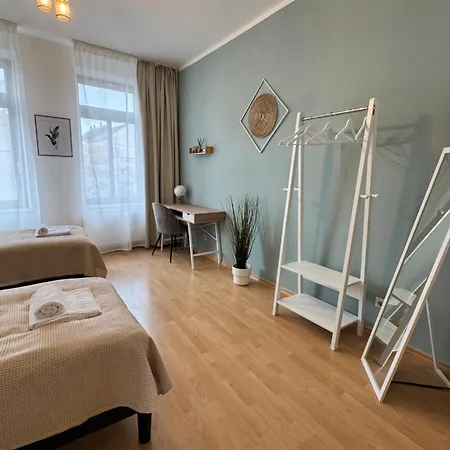 Arminos Large Group Apartment- 3 & 2 Wcs * Chemnitz