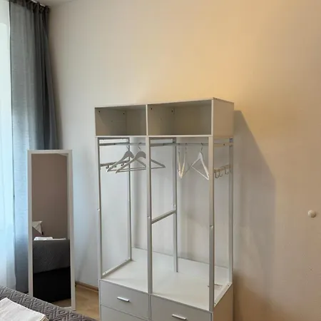 Arminos Large Group Apartment- 3 & 2 Wcs Apartament *