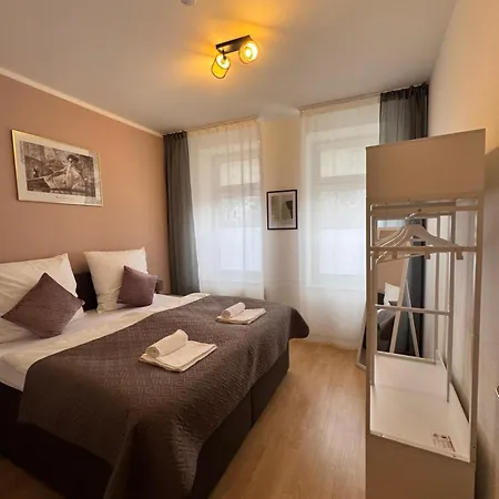 Arminos Large Group Apartment- 3 & 2 Wcs Chemnitz