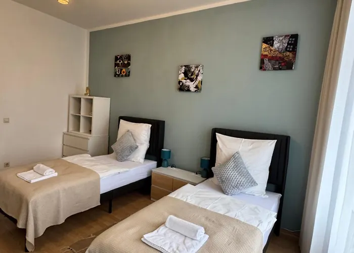 Apartman Arminos Large Group Apartment- 3 & 2 Wcs