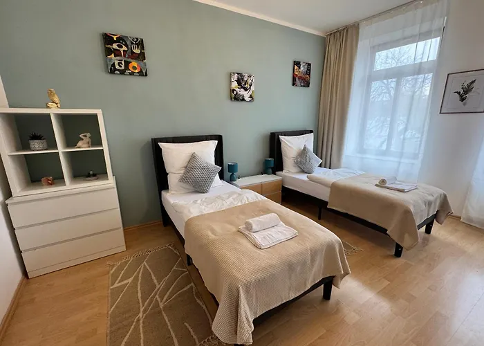 Arminos Large Group Apartment- 3 & 2 Wcs Apartman *