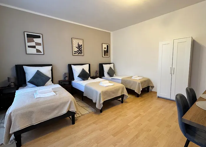 Apartment Arminos Large Group Apartment- 3 & 2 Wcs *