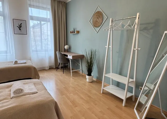 Arminos Large Group Apartment- 3 & 2 Wcs * Chemnitz