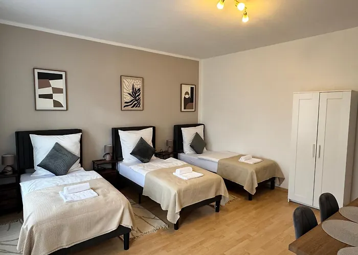 Apartment Arminos Large Group Apartment- 3 & 2 Wcs Chemnitz