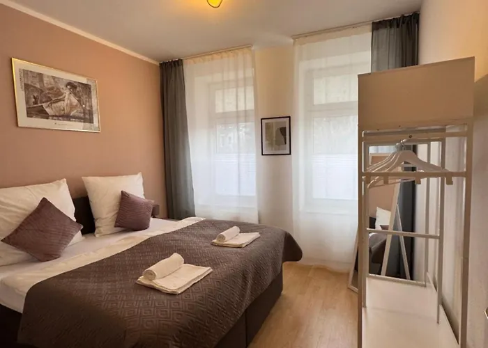 Arminos Large Group Apartment- 3 & 2 Wcs Chemnitz