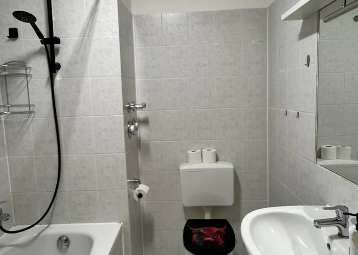 Arminos Large Group Apartment- 3 & 2 Wcs Apartman *